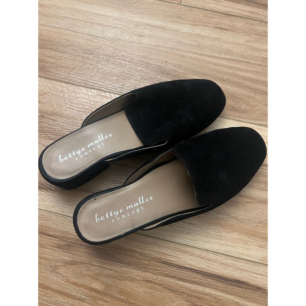 Bettye Muller Concept Mules Wm 7.5 Black Suede Leather Block Heel Slip On